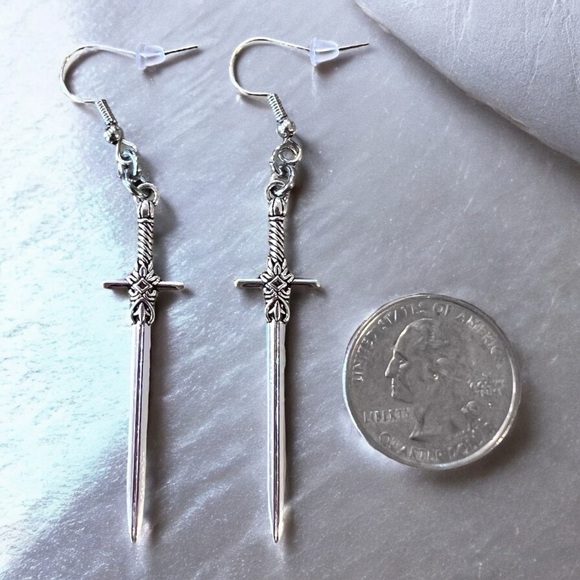 Dungeons and Dragons Silver toned Sword Earrings Rold Playing Goth Unisex - Picture 17 of 17